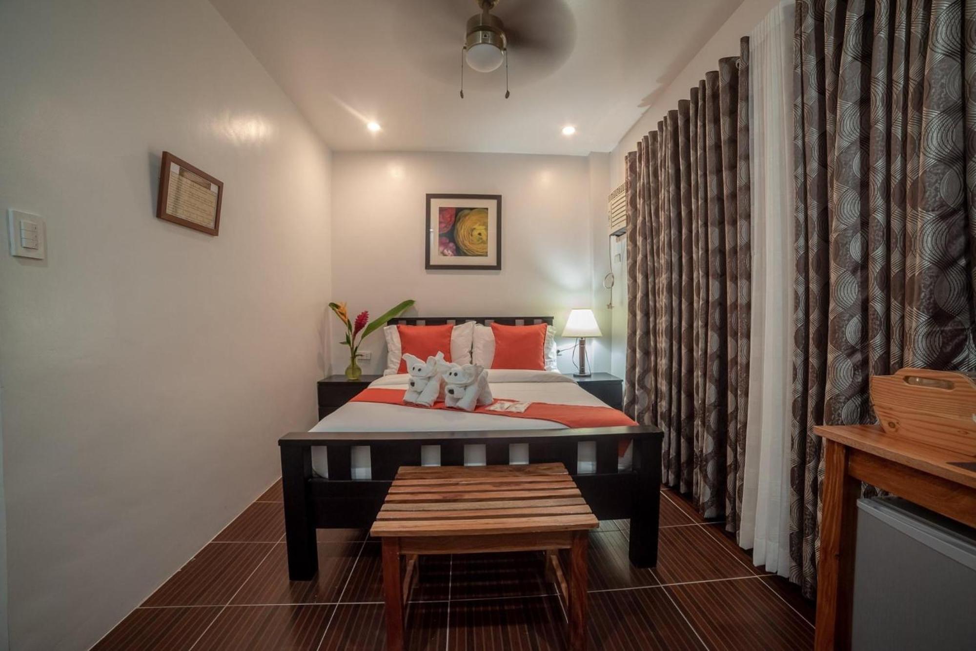 Amboy Hometel Basco Exterior photo